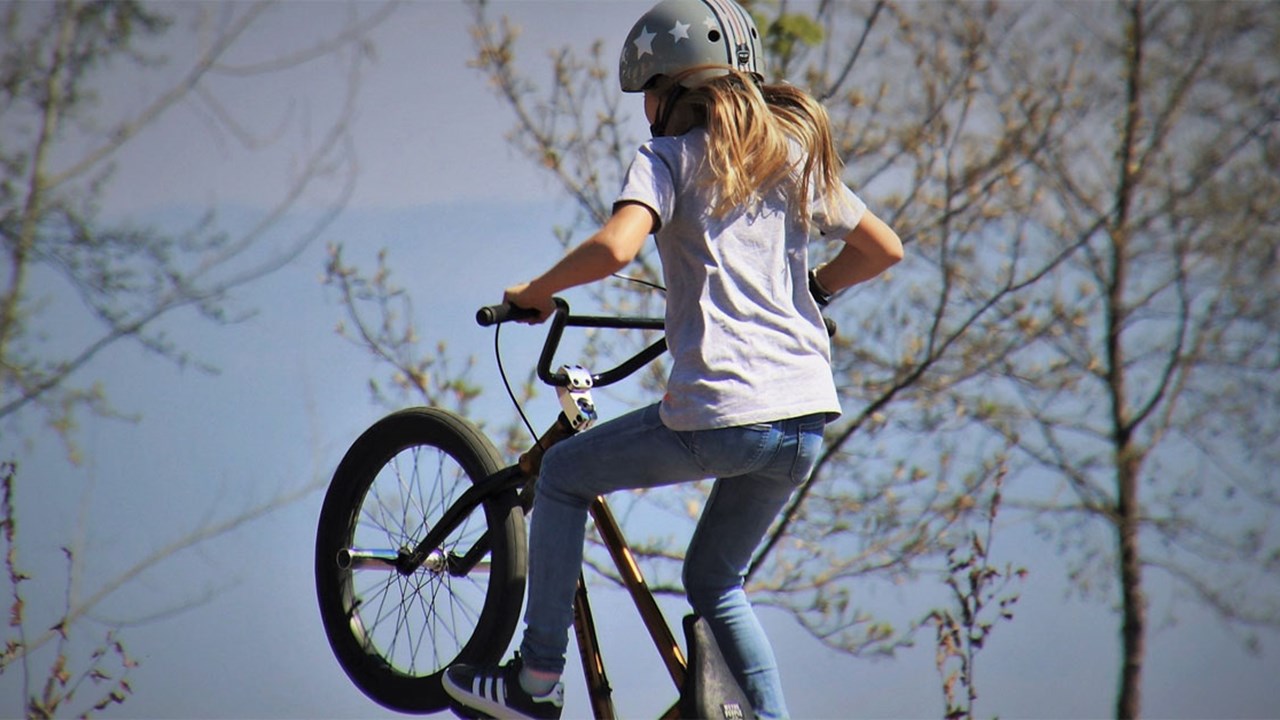 Flicka Pa Bmx